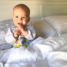 Load image into Gallery viewer, Natural-Bamboo-Queen-quilt-cover-set-Aura-baby-sitting-image