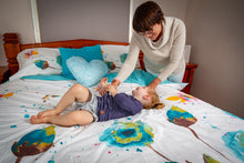 Load image into Gallery viewer, organic-cotton-quilt-cover-set-Poppy-Turquoise-white-flower-queen-size-display